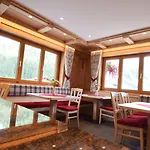Haus Jehle 招待所 3*